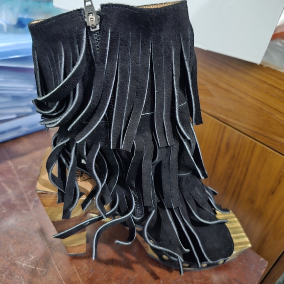 Shoes - Picture 3 of 3